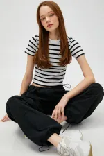 Kadın Beyaz-Siyah (25512) Bisiklet Yaka Çizgili Kısa Kollu Full Likra Ribana Tişört