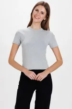 Kadın Gri Yıkamalı Yıpratmalı Kaşkorse Crop Tişört