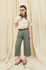 Kadın Haki Kemer Detaylı Çift Pileli Bemuda Keten Pantolon