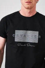 Erkek Siyah Bisiklet Yaka Cavalıer Baskılı Tişört