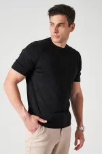 Erkek Siyah Bisiklet Yaka Etek Yırtmaçlı Triko Tişört