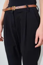 Kadın Siyah Yan Cepli Havuç Paça Deri Kemerli Gabardin Pantolon