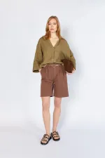 Kadın Kahve Beli Kemerli Licralı Gabardin Midi Şort