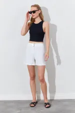 Kadın Ekru Beli Kendinden Kemerli Gabardin Şort