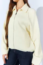 Kadın Krem Yakası Dışardan Cepli Fermuarlı Salaş Hırka