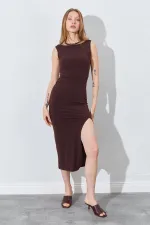 Kadın Kahve Ön Yırtmaçlı Arkası V Detaylı Askılı Elbise