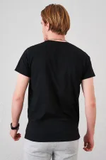 Erkek Siyah Bisiklet Yaka Cavalıer Baskılı Tişört