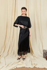 Kadın Siyah 238 Etek Ucu Dantelli Saten Uzun Etek