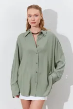 Chemise en lin kaki oversize pour femme