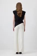 Kadın Siyah 7034 Omuzları Drapeli Vatkalı Asimetrik Bluz