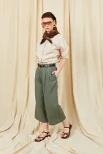 Kadın Haki Kemer Detaylı Çift Pileli Bemuda Keten Pantolon