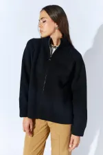 Kadın Siyah Dik Yakalı Dışardan Dkişli Fermuarlı Hırka