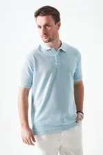 Erkek Boyalı Mavi Ayaklı Yaka Basic Ay Parçası Yırtmaçlı İki Düğmeli Tişört