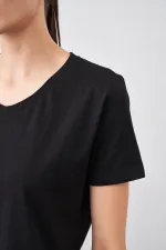 Kadın Siyah Yaka Ribanalı V Yaka Basic Tişört