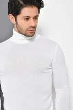 Pull basique blanc à col roulé pour homme