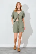 Kadın Haki Düşük Kol Bağlamalı Bluzlu Şortlu Keten Takım