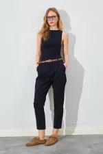 Kadın Siyah Yan Cepli Havuç Paça Deri Kemerli Gabardin Pantolon