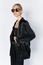 Veste en satin noir et or à un bouton pour femme