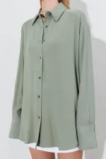 Chemise en lin kaki oversize pour femme