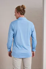 Chemise Kagi bleue à manches longues pour homme, coupe ajustée, en coton mercerisé.