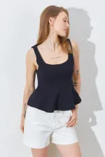 Kadın Siyah Kare Yaka Kolsuz Peplum Bluz
