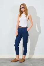 Kadın Lacivert Yan Cepli Havuç Paça Deri Kemerli Gabardin Pantolon