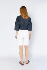 Kadın Beyaz Beli Kemerli Licralı Gabardin Midi Şort