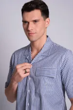 Chemise rayée bleu marine à manches courtes pour homme avec poches à rabat