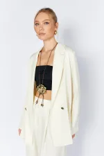 Veste en satin crème et or pour femme, à un seul bouton.