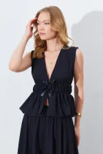 Kadın Siyah Kolsuz Beli Gipeli Fiyonk Desenli Bluz