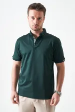 T-shirt à rayures pour homme, vert olive, col boutonné, à motifs.