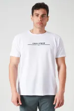 Erkek Beyaz Bisiklet Yaka Enjeksiyon Baskı Challenge Yazılı Tişört
