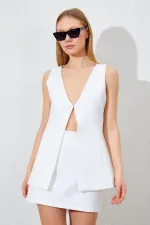 Kadın Beyaz Kopça Detaylı Yelekli Etek Kumaş Takım