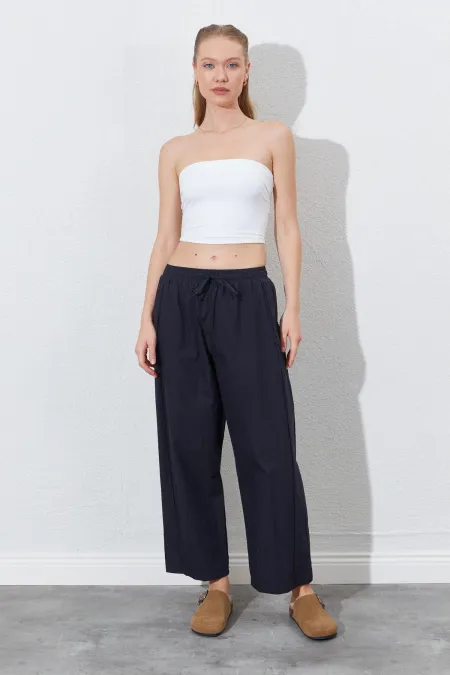 Kadın Siyah Beli Lastikli Gizli Cep Detaylı Salaş Kesim Pantolon