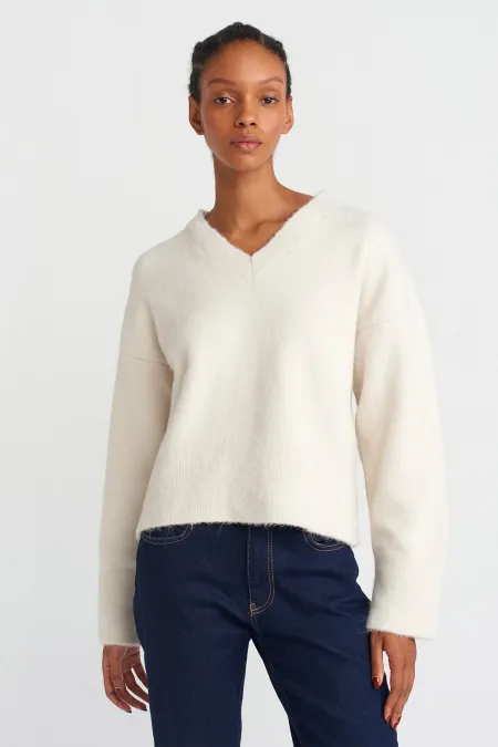 Kadın Ekru V Yaka Basic Triko Kazak