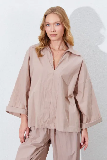 Chemise ample à col en V profond et manches coudes pour femme, couleur vison