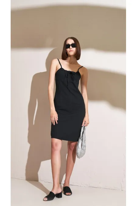 Kadın Siyah Önü Bağlamalı Yanı Yırtmaçlı İp Askılı Kısa Elbise