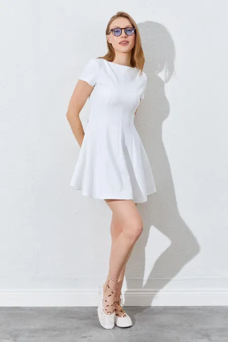 Kadın Ekru Kısa Kollu Parçalı Volanlı Double Kumaş Elbise