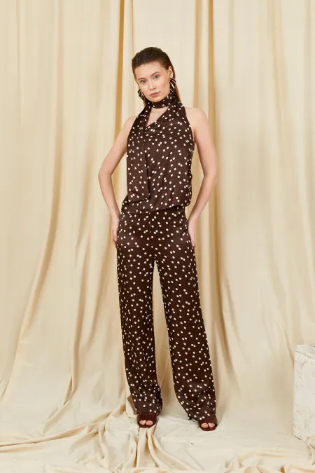 Kadın Kahve 9083 Puantiye Desenli Saten Bol Paça Pantolonlu Fularlı Bağlamalı Bluzlu Takım