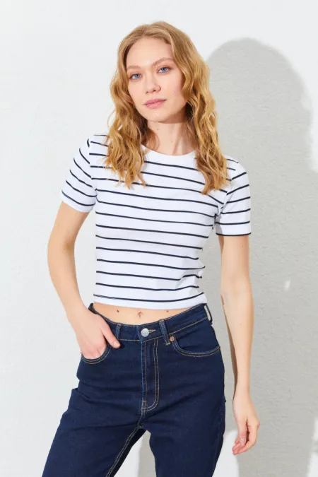 Kadın Beyaz-Siyah (25512) Bisiklet Yaka Çizgili Kısa Kollu Full Likra Ribana Tişört