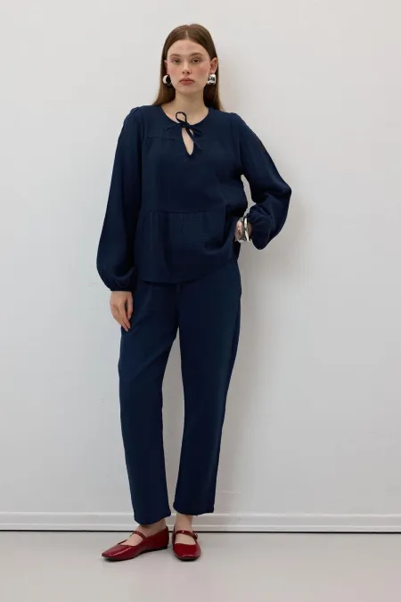 Women's Navy Elastic Waist Carrot Leg Muslin Pants