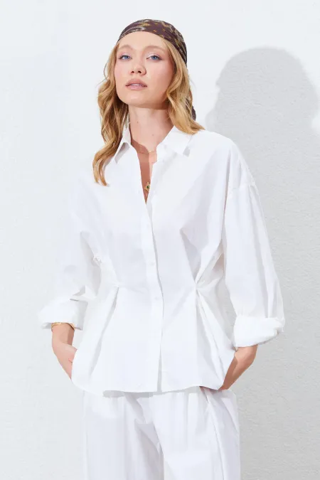 Chemise cintrée à taille marquée pour femme avec détails de boutons
