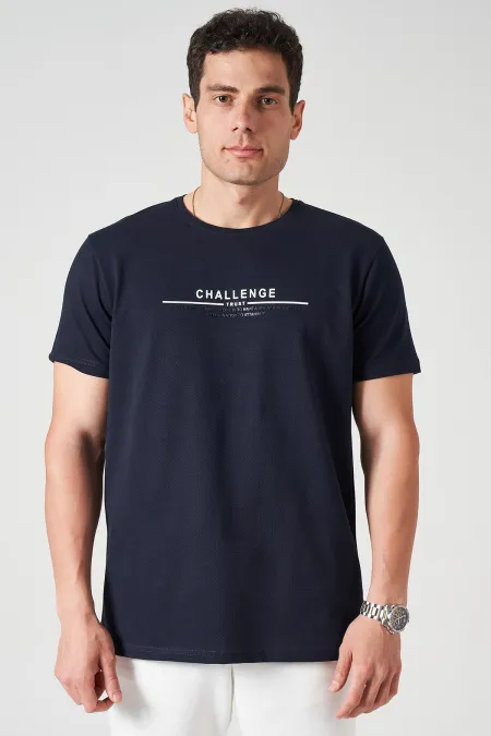 Erkek Lacivert Bisiklet Yaka Enjeksiyon Baskı Challenge Yazılı Tişört