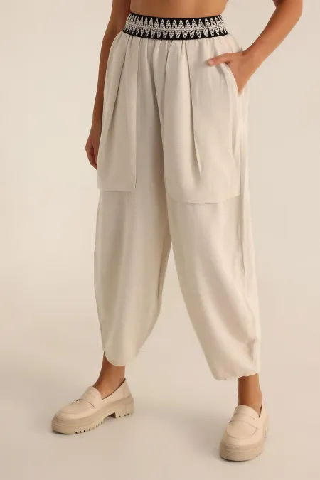 Kadın Naturel Bel Şeritli Büyük Cepli Bol Paça Pantolon