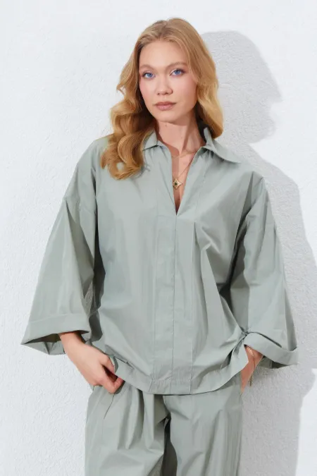 Chemise ample à manches coudées et col en V pour femmes Çağla Derin