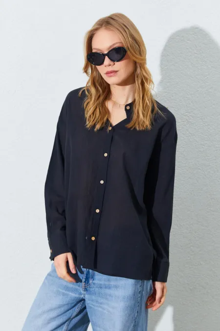 Chemise noire froissée oversize pour femme