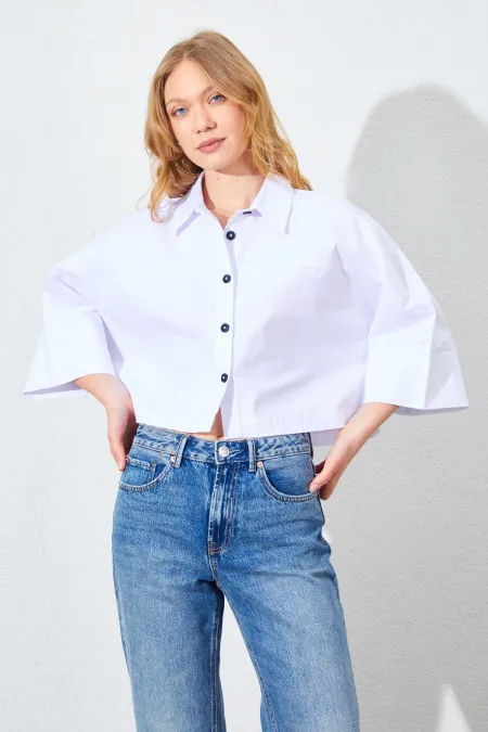 Chemise courte blanche à manches basses en popeline pour femme