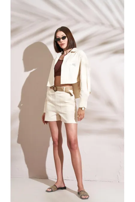 Kadın Naturel Beli Kemerli Balık Sırtı Gabardin Kumaş Şort