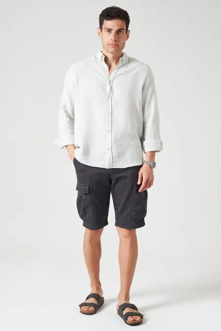 Short cargo homme anthracite en maille côtelée teinte en pièce