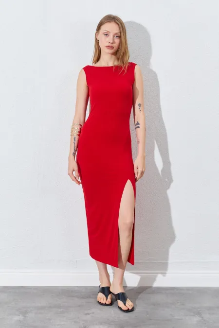 Kadın Kırmızı Ön Yırtmaçlı Arkası V Detaylı Askılı Elbise